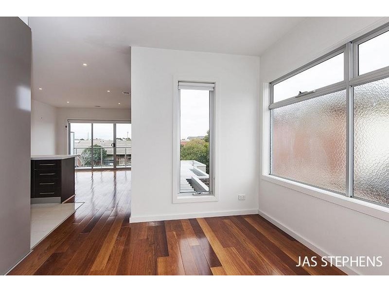 5 Desmond Street, Maidstone VIC 3012