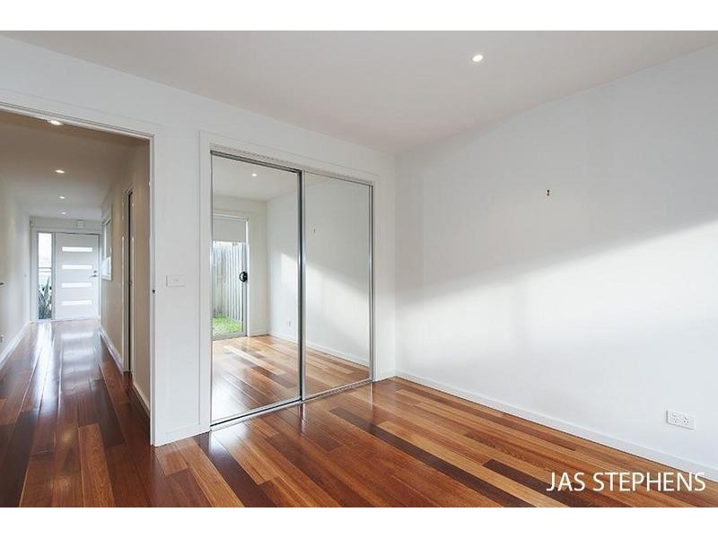 5 Desmond Street, Maidstone VIC 3012