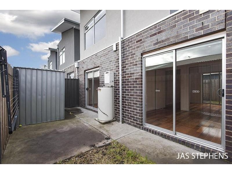 5 Desmond Street, Maidstone VIC 3012