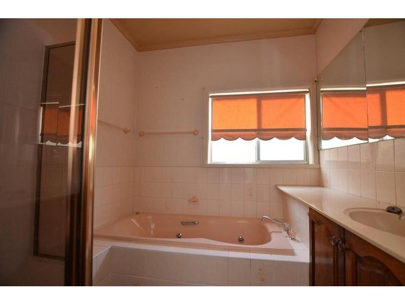 2 Vine Street, West Footscray VIC 3012