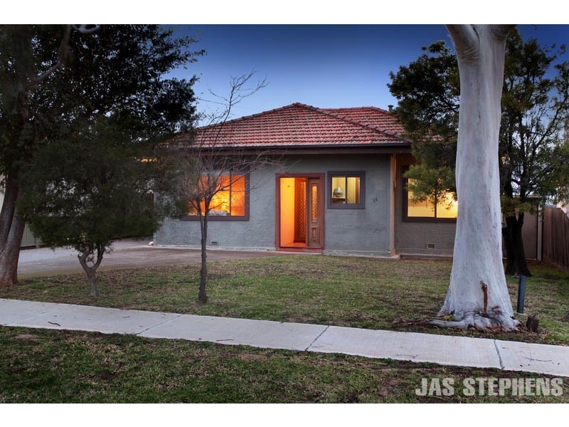 13 Leith Avenue, Sunshine VIC 3020