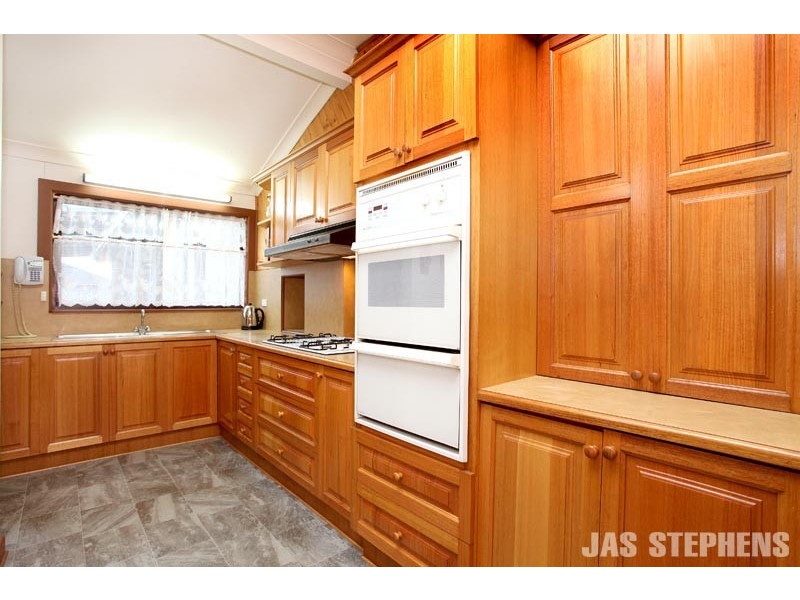 13 Leith Avenue, Sunshine VIC 3020