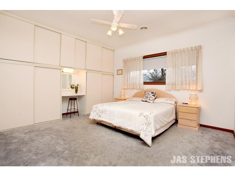 13 Leith Avenue, Sunshine VIC 3020