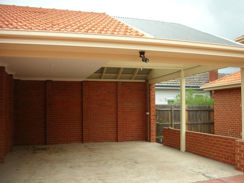 2/165 Hudsons Road, Spotswood VIC 3015