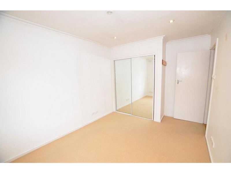 2/67 Saltley Street, South Kingsville VIC 3015