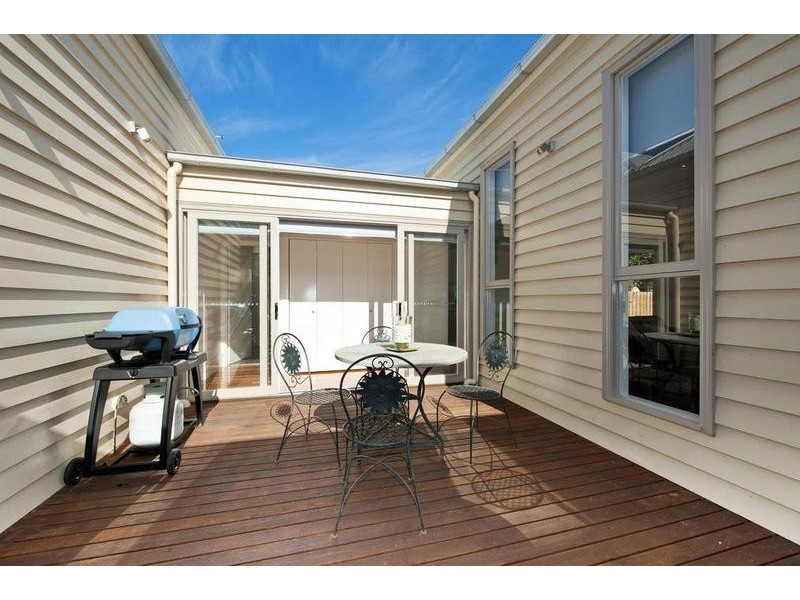 8 Barton Street, West Footscray VIC 3012