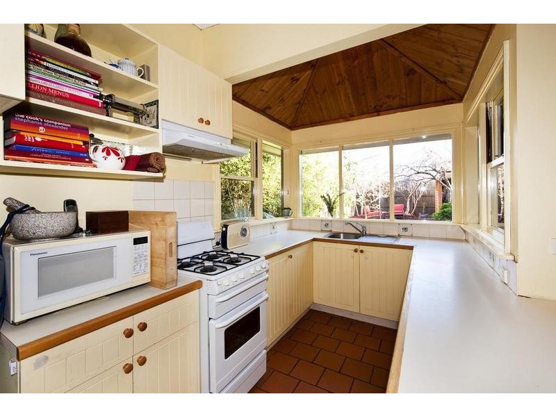 18 James Street, Seddon VIC 3011