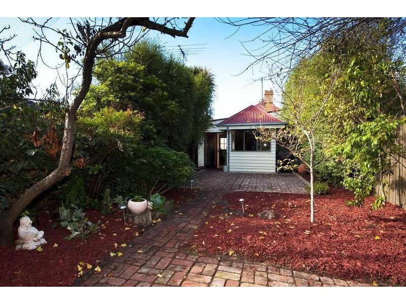 18 James Street, Seddon VIC 3011