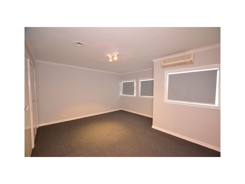 34 Emma Street, Seddon VIC 3011