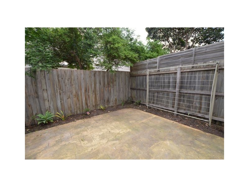 34 Emma Street, Seddon VIC 3011