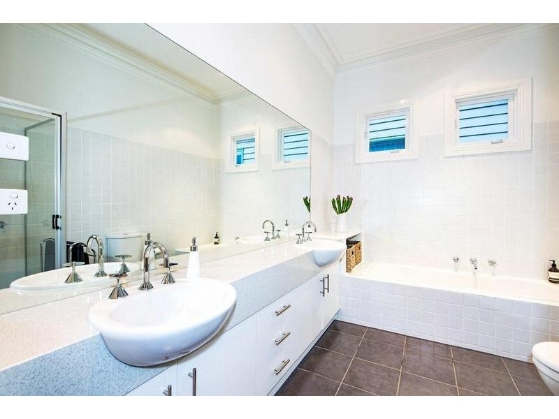 62 Queensville Street, Kingsville VIC 3012