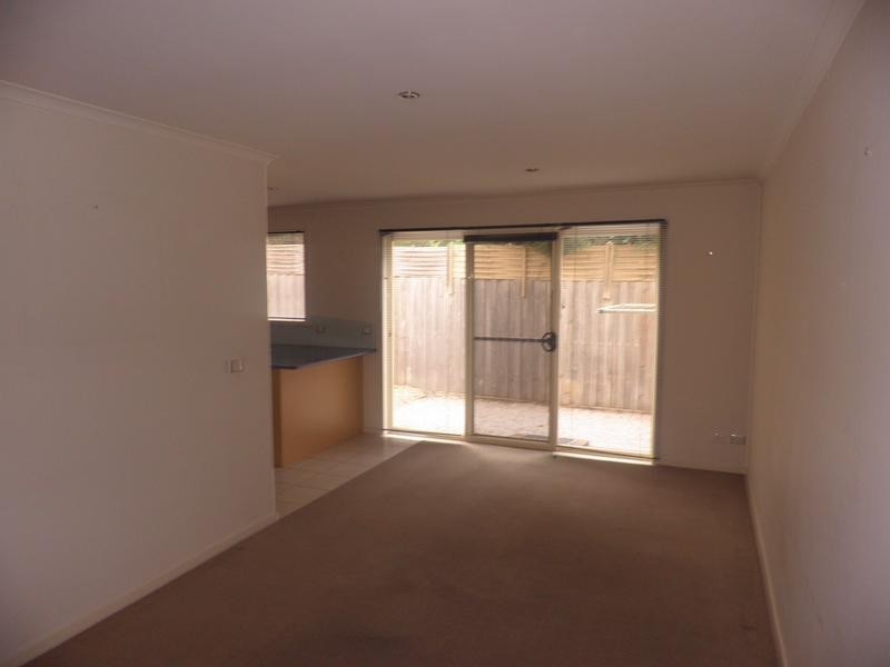 8 Johnston Street, Newport VIC 3015
