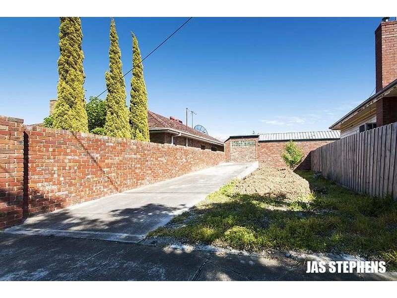 2 Warleigh Road, West Footscray VIC 3012
