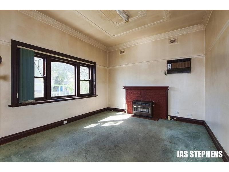 2 Warleigh Road, West Footscray VIC 3012