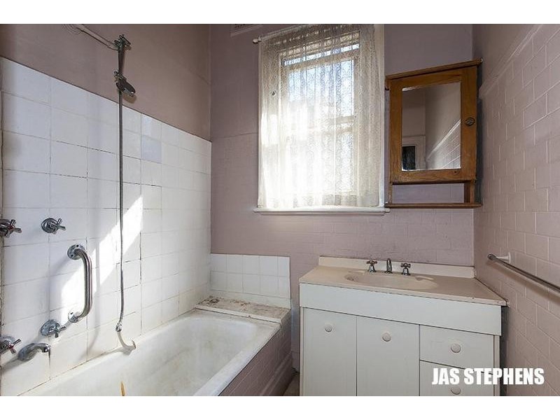 2 Warleigh Road, West Footscray VIC 3012