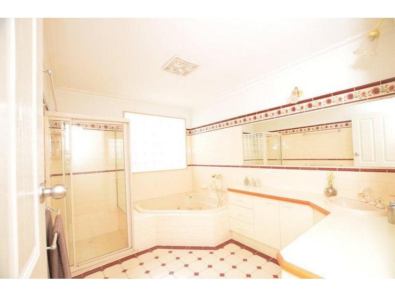 22 Vernon Street, South Kingsville VIC 3015