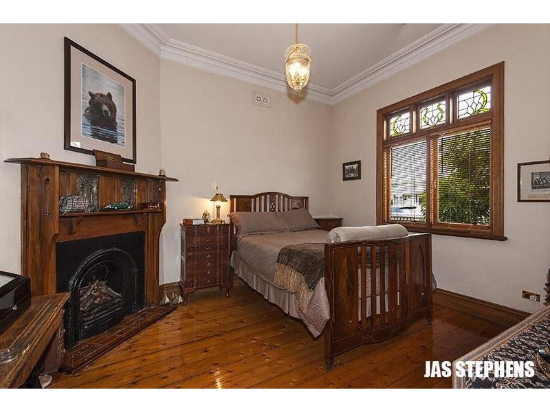 13 Tennyson Street, Seddon VIC 3011