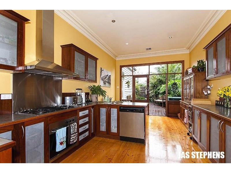 13 Tennyson Street, Seddon VIC 3011