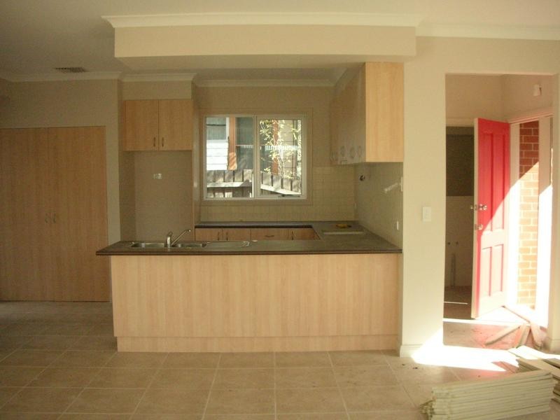 3/2 Bellairs Street, Seddon VIC 3011