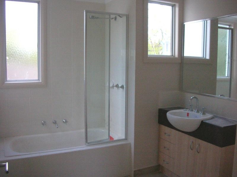 3/2 Bellairs Street, Seddon VIC 3011