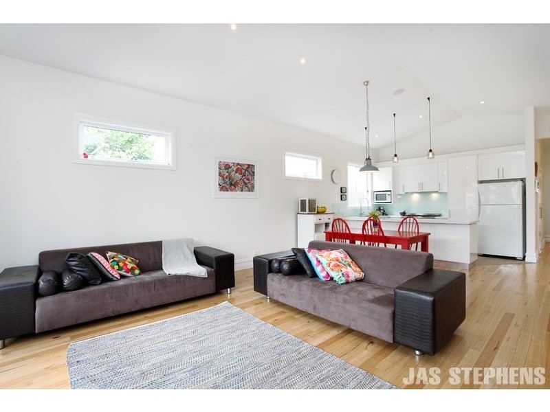 8 William Street, Seddon VIC 3011