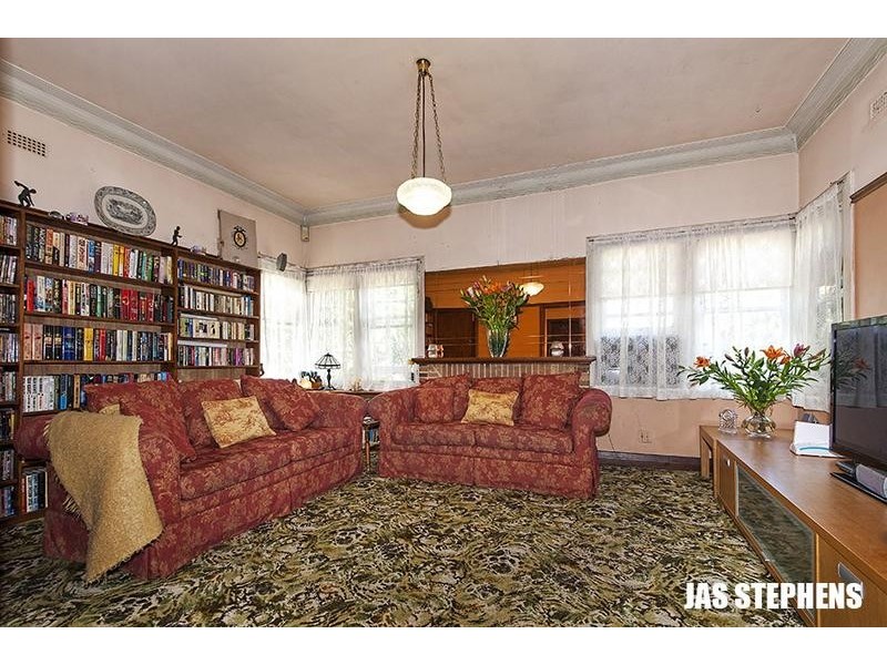 24 Hobbs Street, Seddon VIC 3011