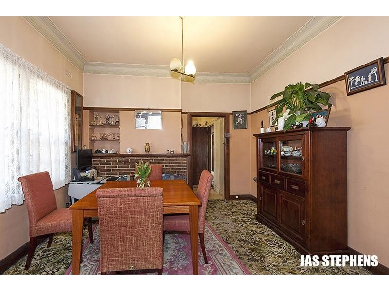 24 Hobbs Street, Seddon VIC 3011
