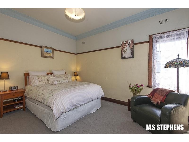 24 Hobbs Street, Seddon VIC 3011