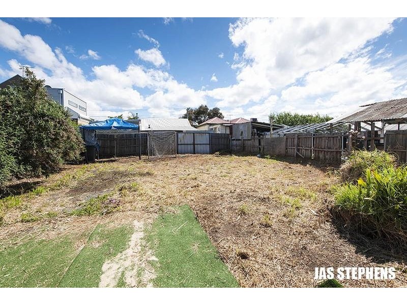 24 Hobbs Street, Seddon VIC 3011