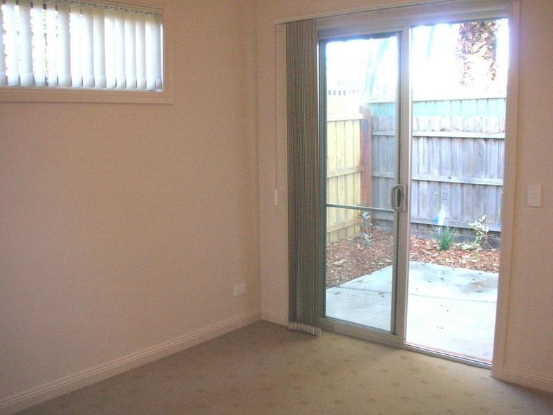 4/2 Bellairs Avenue, Seddon VIC 3011