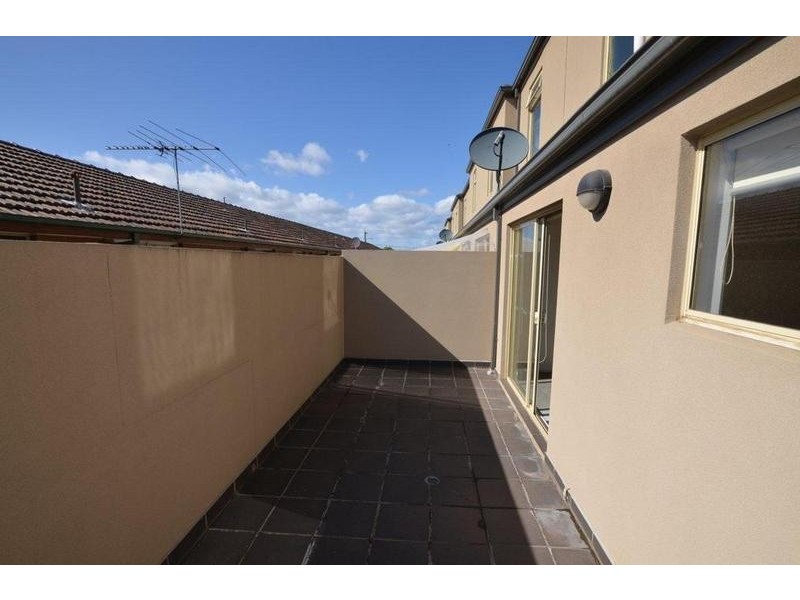 9/102 Cross Street, West Footscray VIC 3012