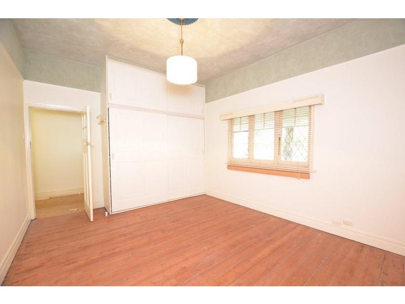 132 Queensville Street, Kingsville VIC 3012