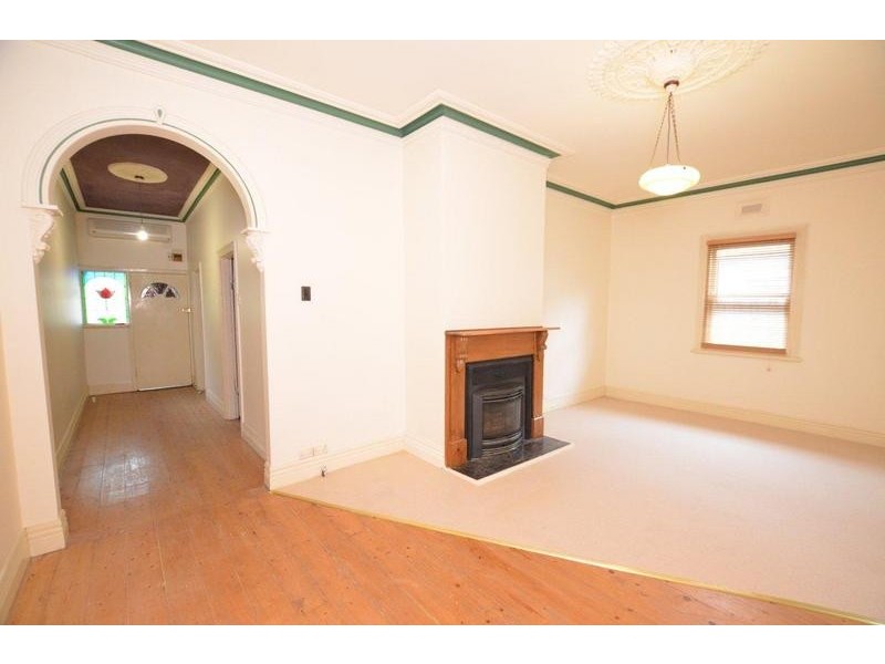 132 Queensville Street, Kingsville VIC 3012