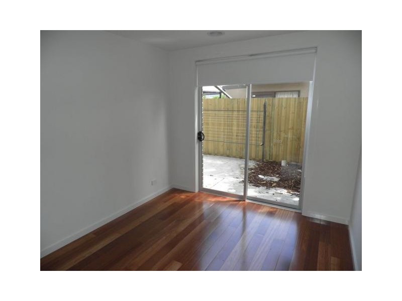 9 Desmond Street, Maidstone VIC 3012