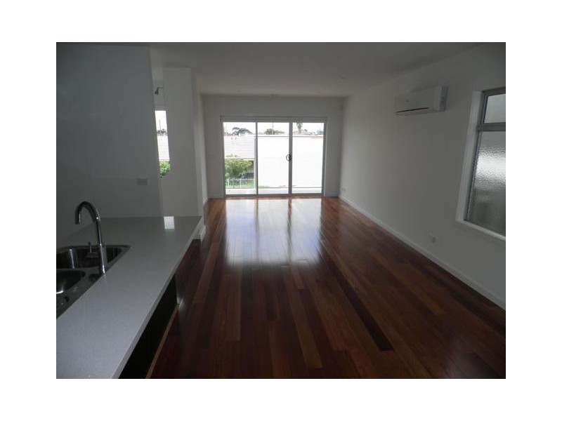 9 Desmond Street, Maidstone VIC 3012