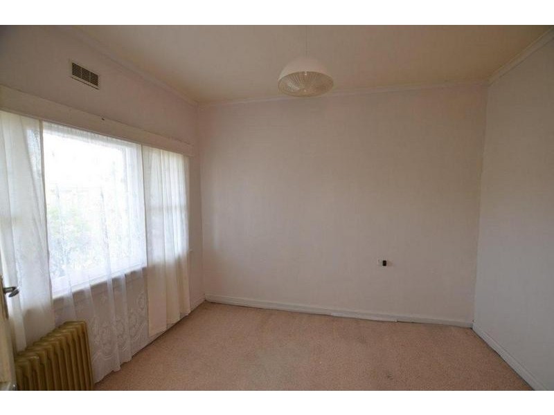 8 Wellington St, West Footscray VIC 3012