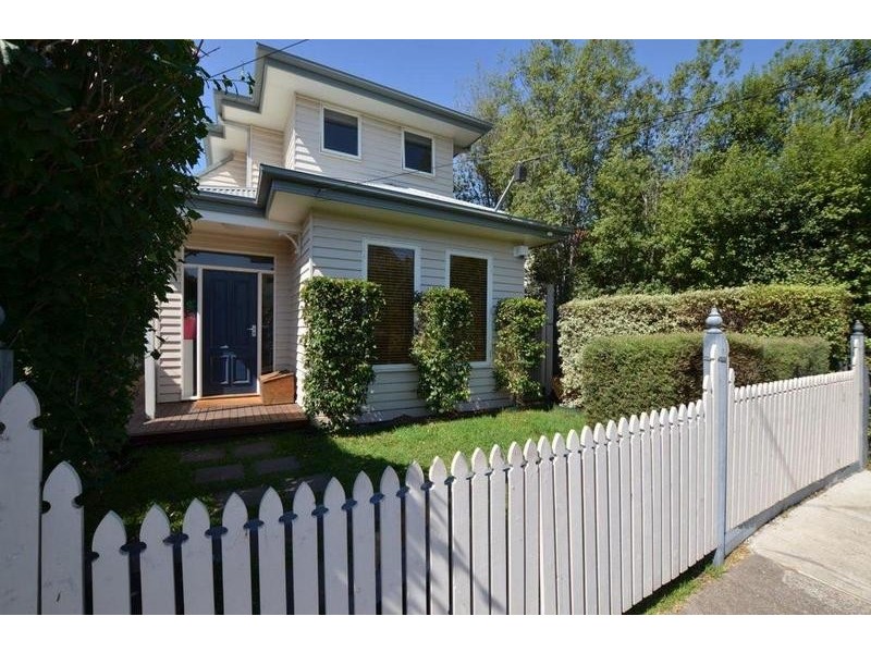 2/17 Burns Street, Maidstone VIC 3012