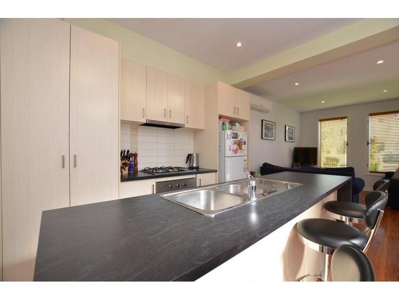 2/17 Burns Street, Maidstone VIC 3012