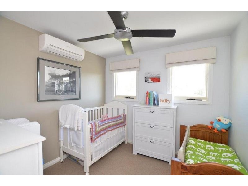 2/17 Burns Street, Maidstone VIC 3012