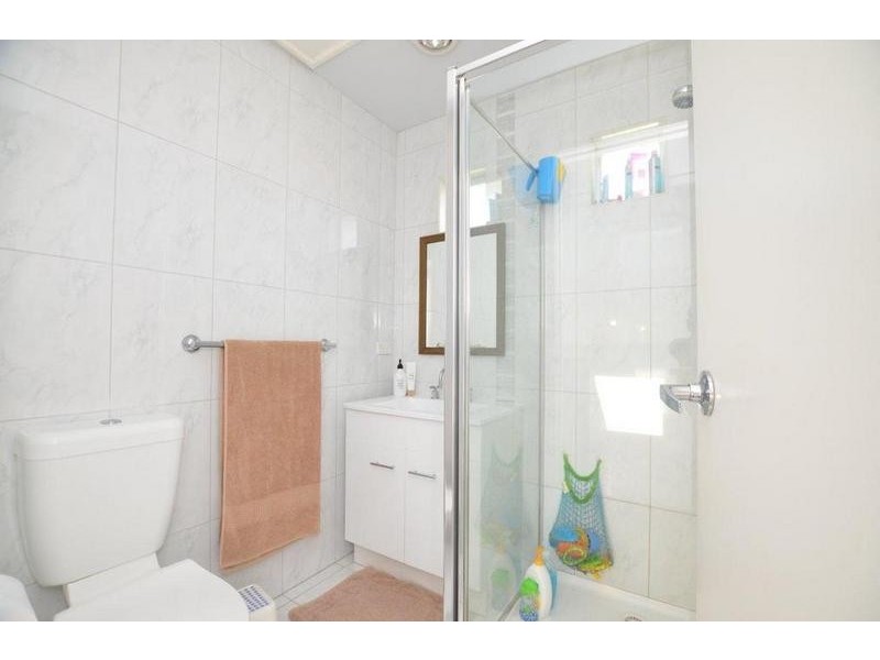 2/17 Burns Street, Maidstone VIC 3012