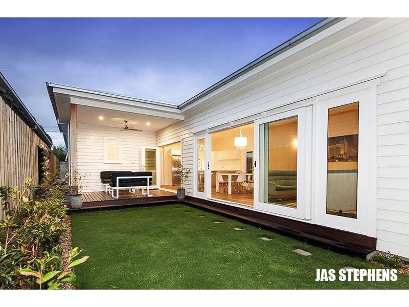 100 Queensville Street, Kingsville VIC 3012