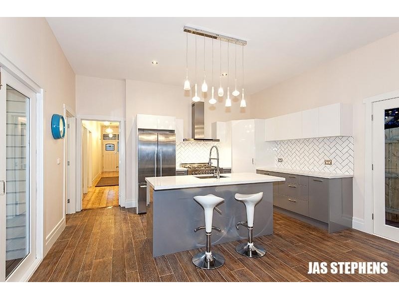 100 Queensville Street, Kingsville VIC 3012