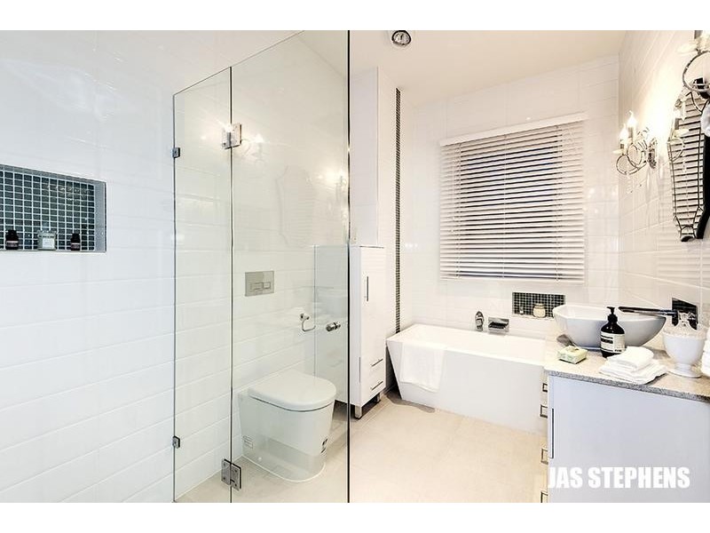 100 Queensville Street, Kingsville VIC 3012