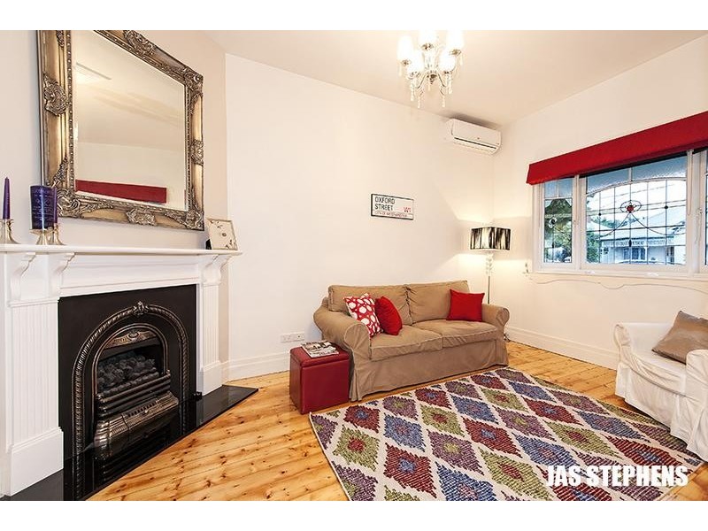 100 Queensville Street, Kingsville VIC 3012