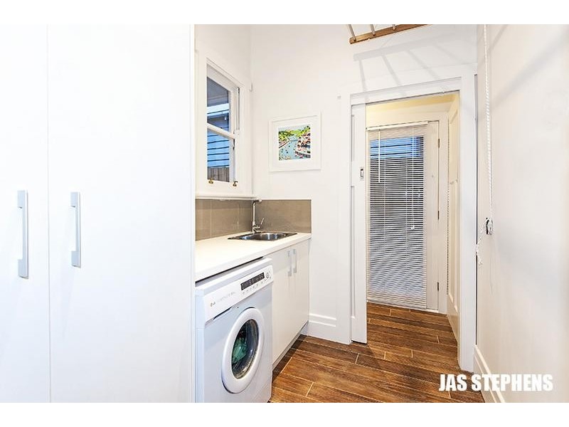 100 Queensville Street, Kingsville VIC 3012