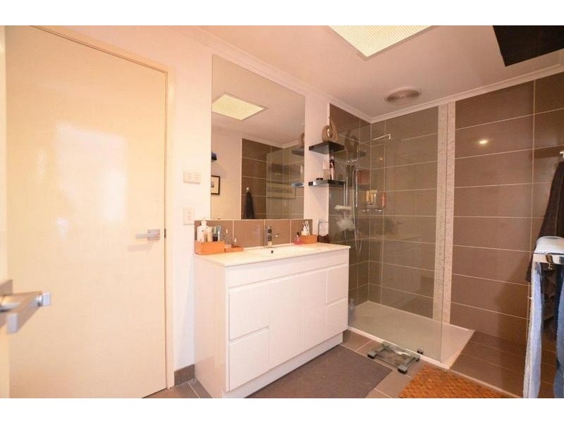 2/27 Empire Street, Footscray VIC 3011