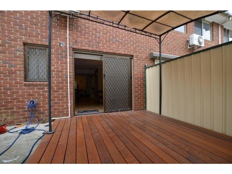 2/27 Empire Street, Footscray VIC 3011