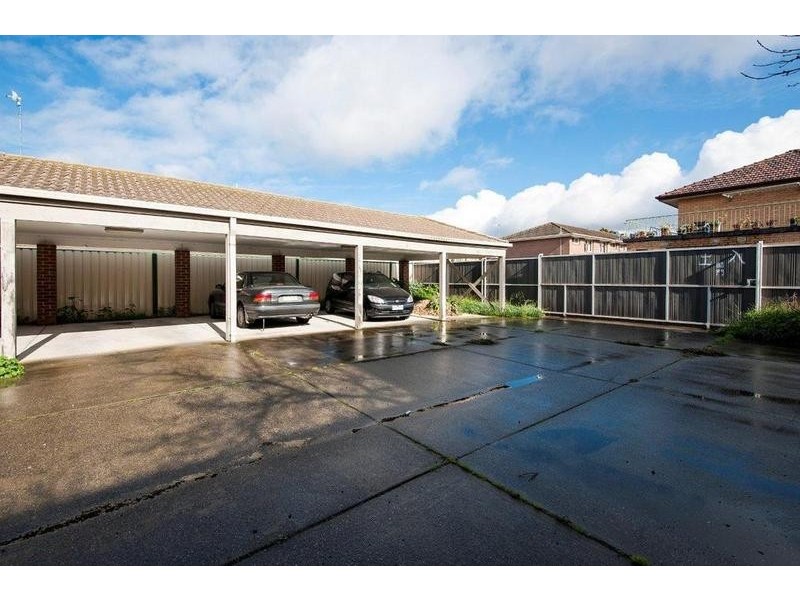 2/27 Empire Street, Footscray VIC 3011