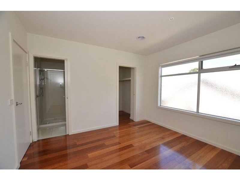 9 Desmond Street, Maidstone VIC 3012