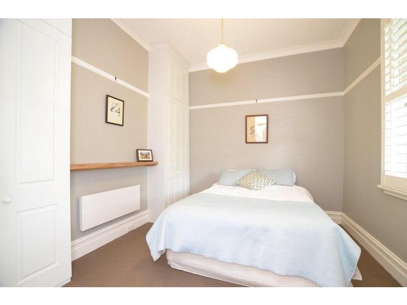 8 Dane Street, Seddon VIC 3011